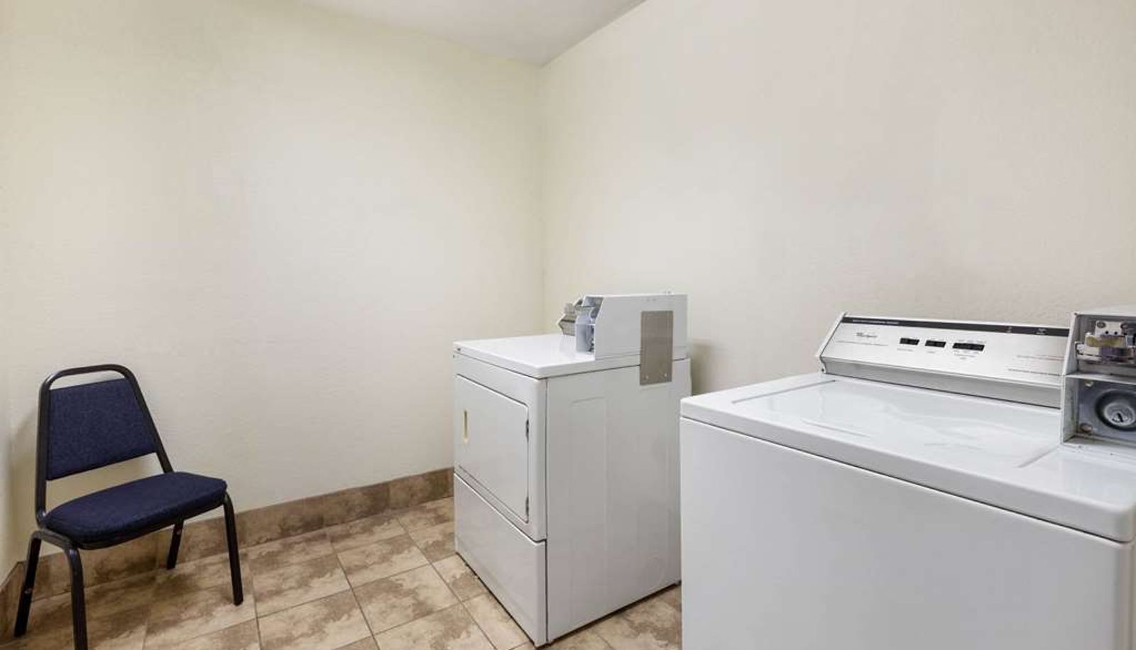 Interior view - La Quinta Inn & Suites by Wyndham Tulare