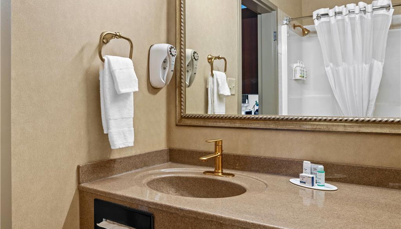 Camera - Ramada by Wyndham Drumheller Hotel & Suites