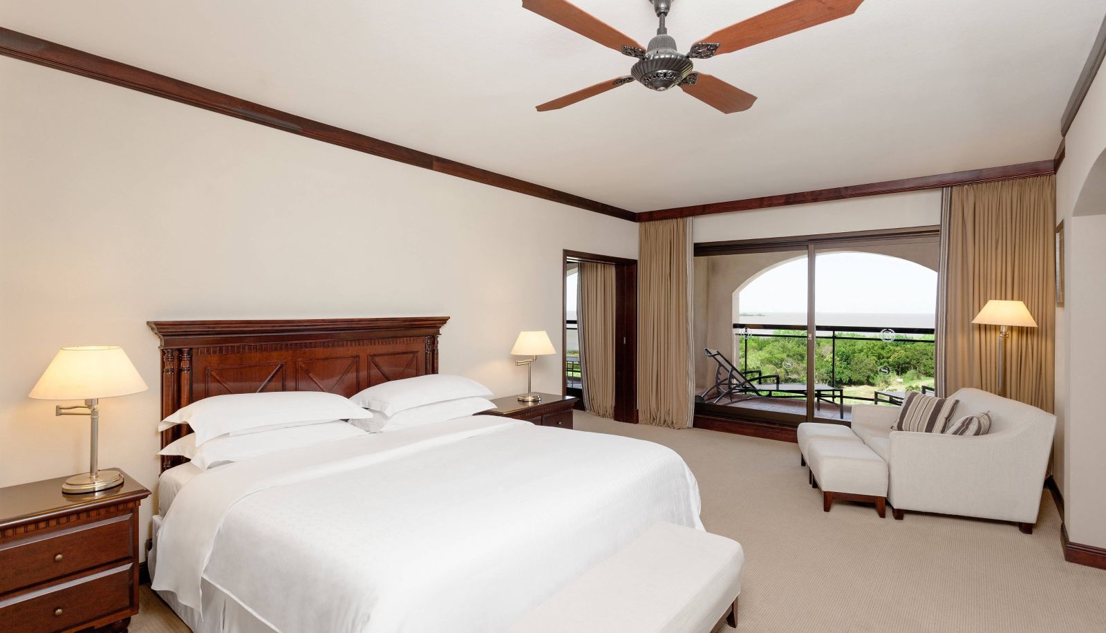 Suite - Sheraton Colonia Golf and Spa Resort