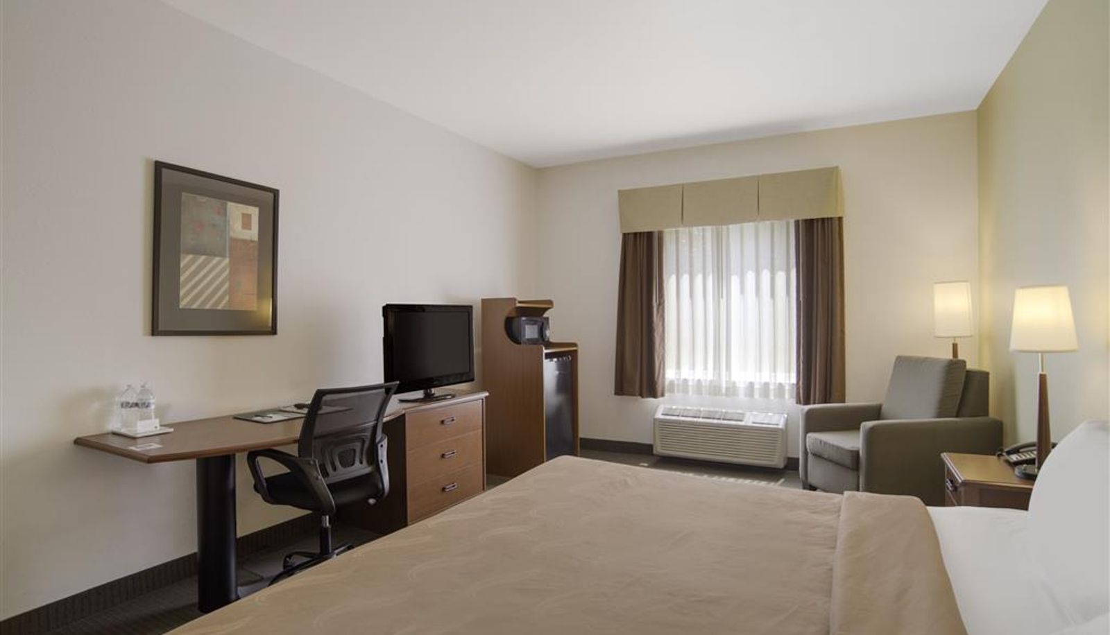 Zimmer - Quality Inn & Suites Chambersburg Northeast