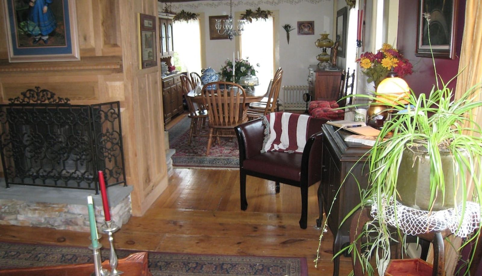 Salón - Captain Grant's 1754