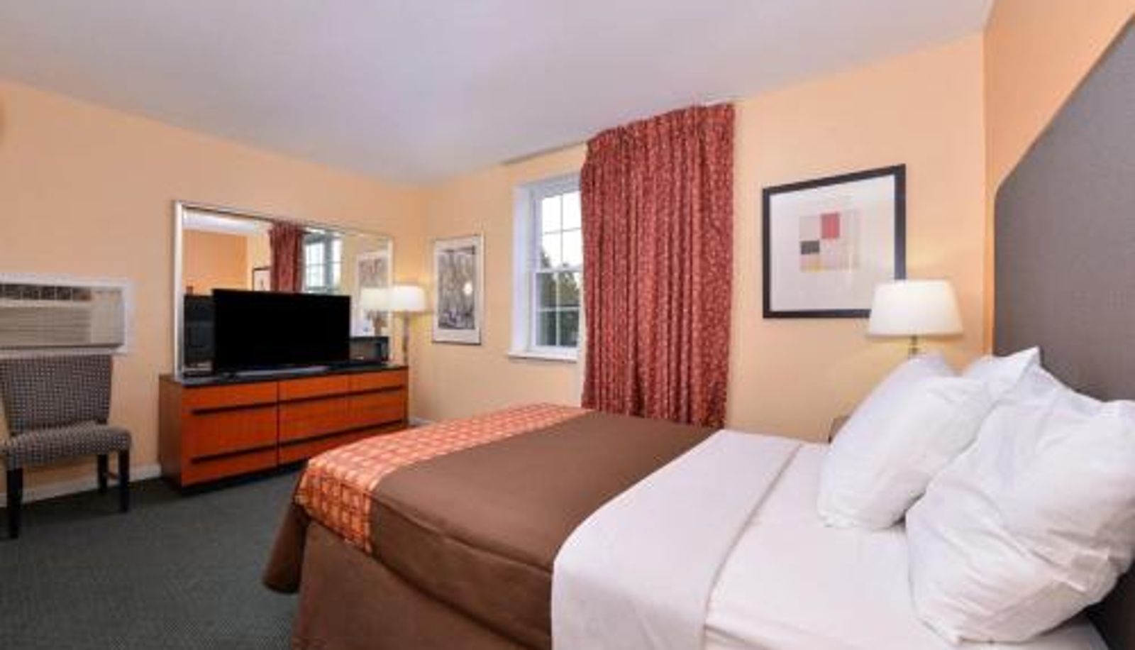 Info - Media Inn & Suites