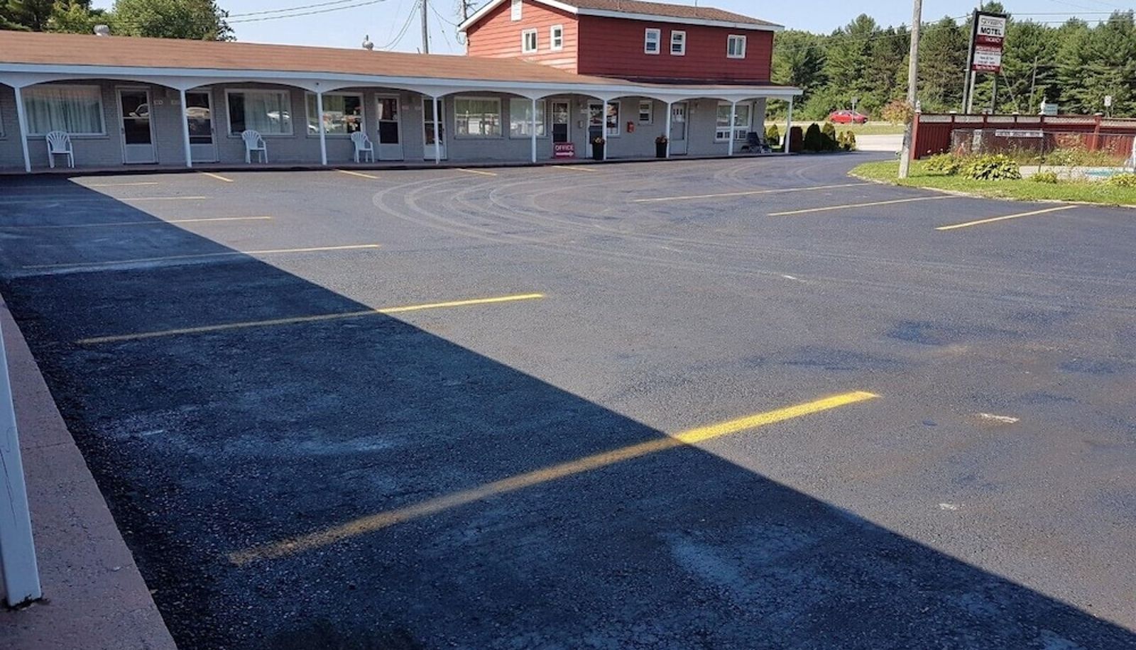 Info - Skyways Motel Muskoka Gravenhurst ON 11