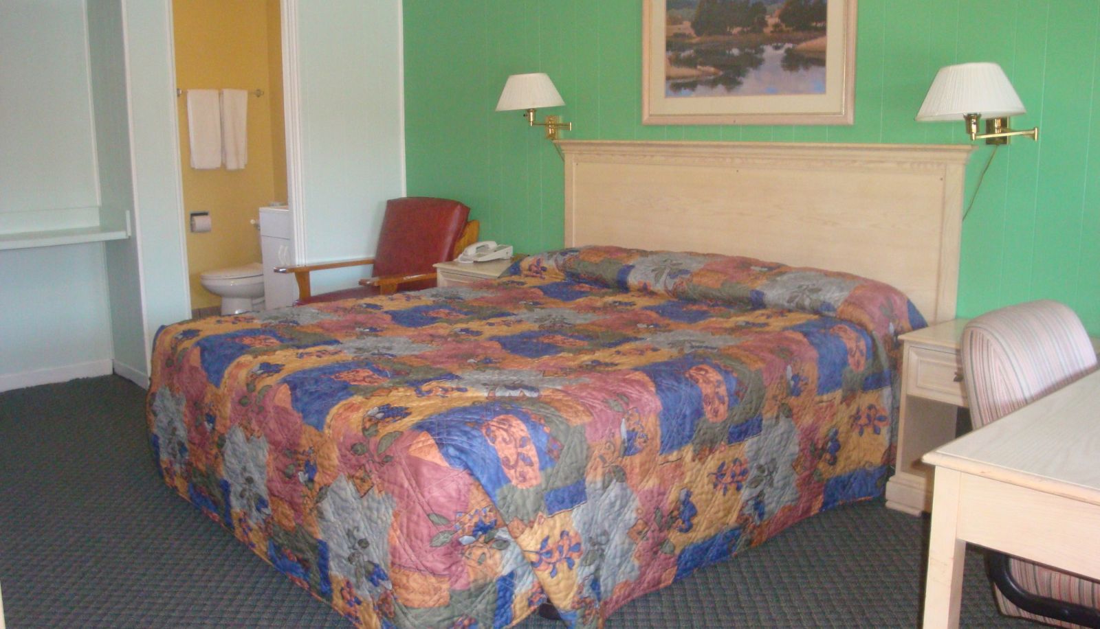 Room - Hitching Post Studios Inn