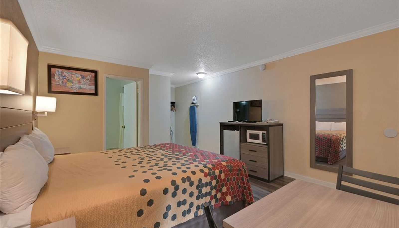 Camera - Econo Lodge Woodland near I-5