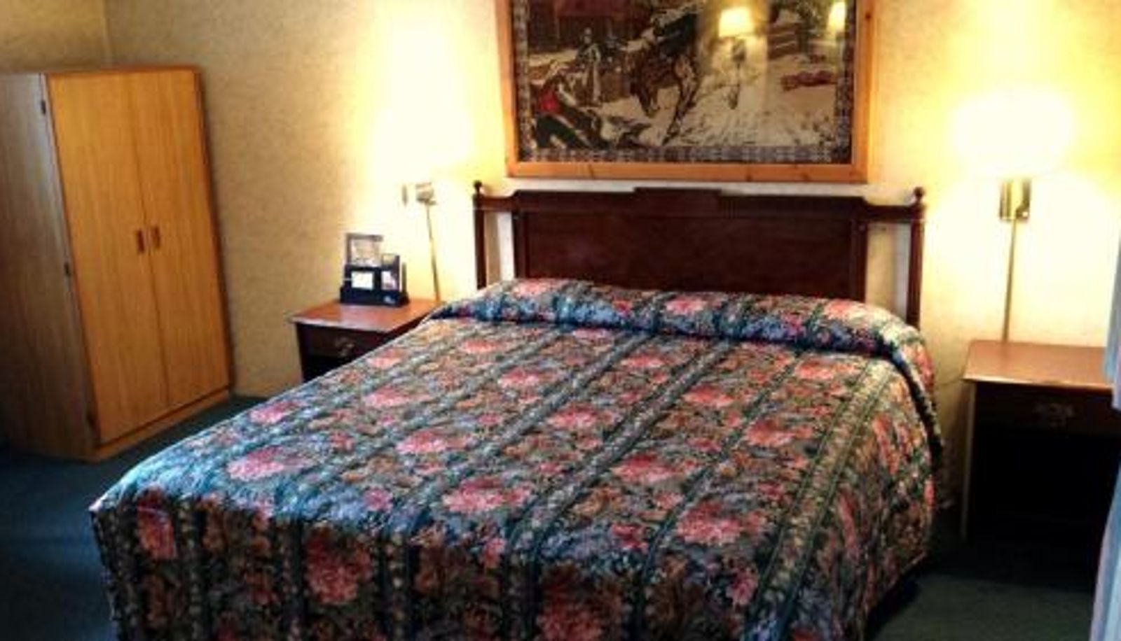 Room - Budget Host Inn