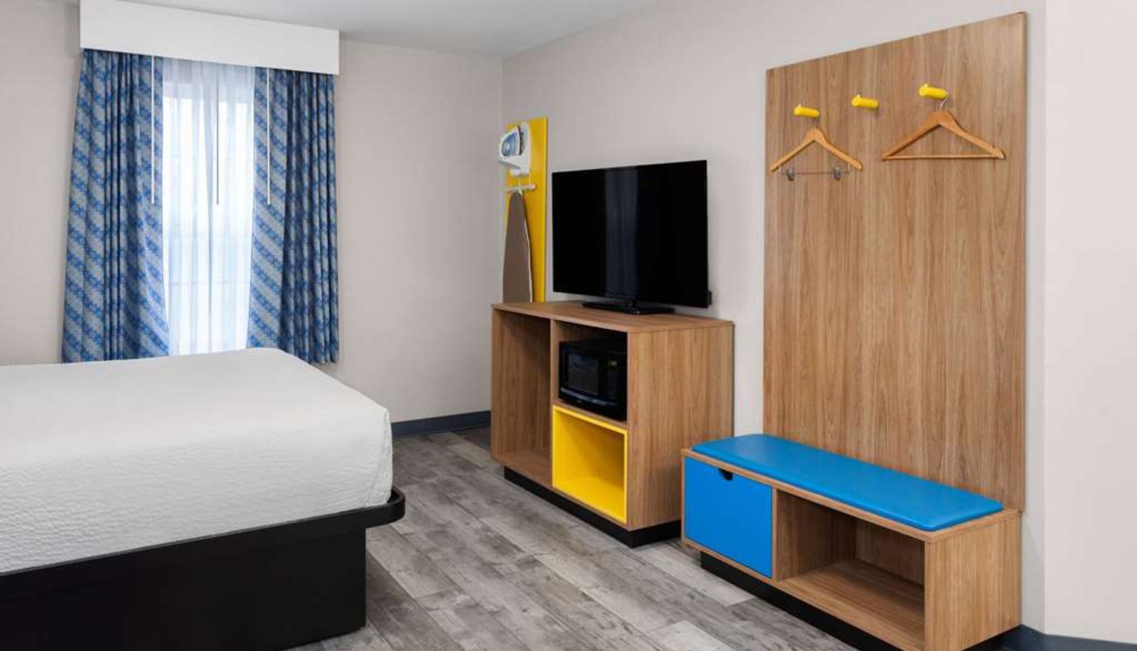 Room - Days Inn & Suites by Wyndham Sellersburg