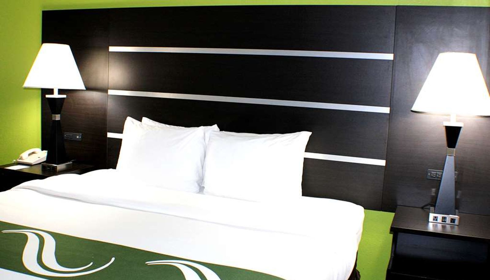 Camera - Quality Inn & Suites Bedford West
