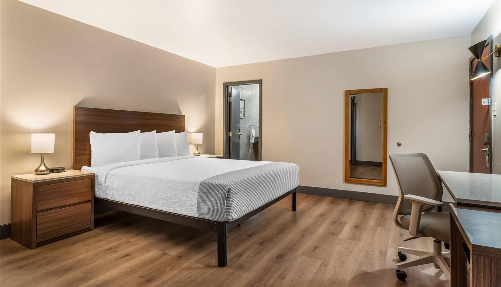 Room - La Luna Inn an Ascend Collection Hotel
