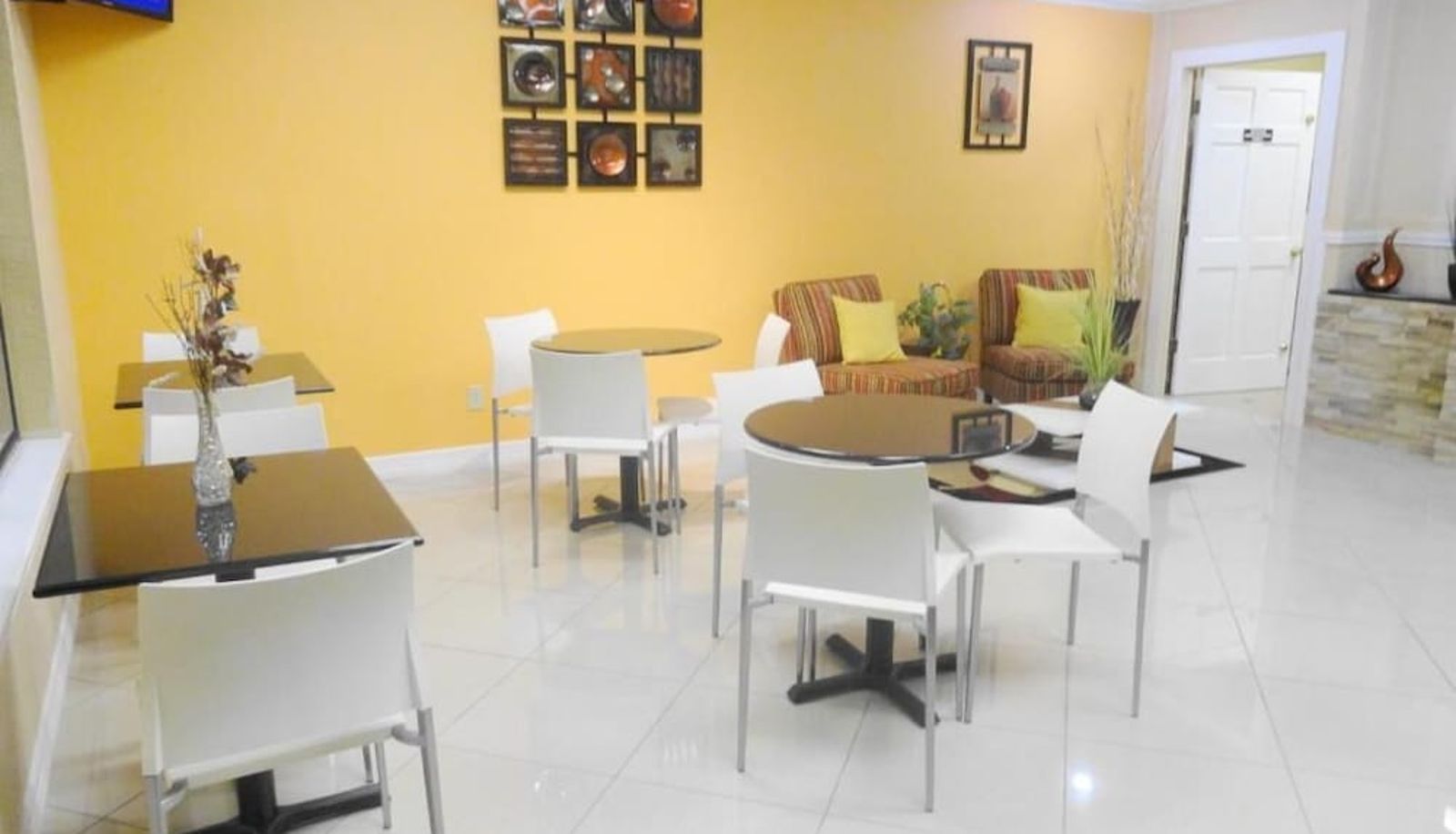Restaurant - Winnie Inn Suites & RV Park