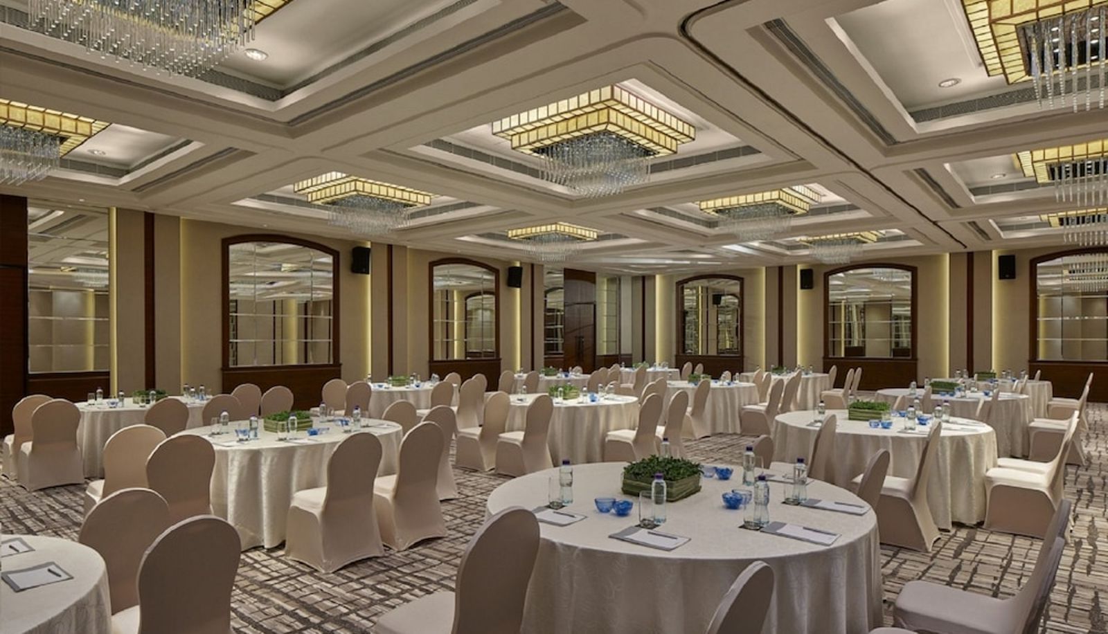 Meetingzimmer - New World Millennium Hong Kong