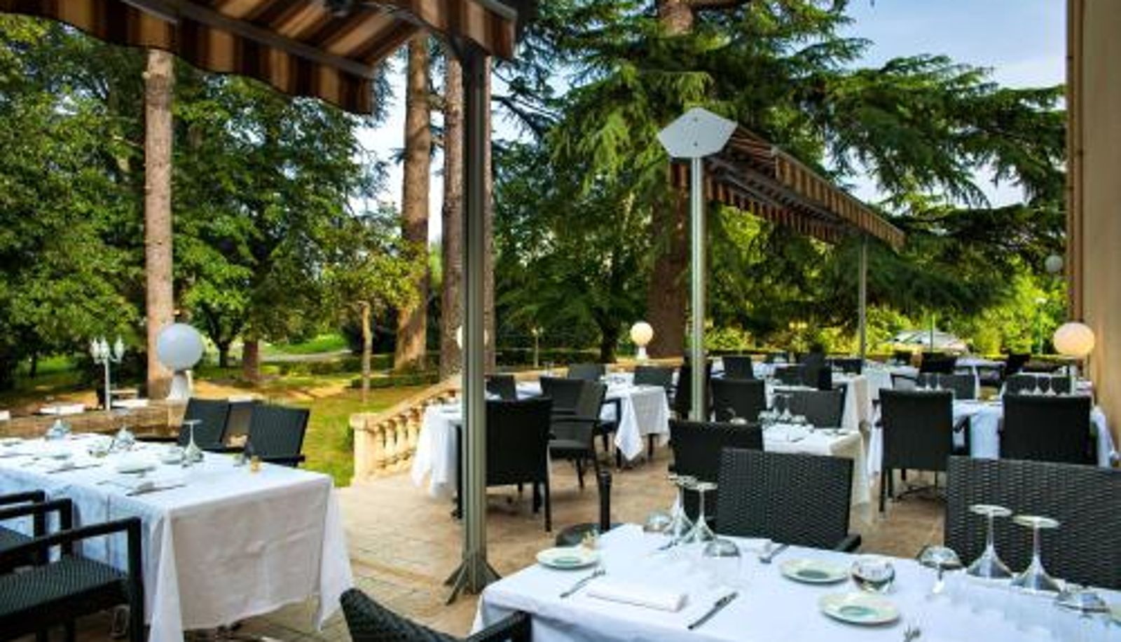 Ontbijtzaal in het restaurant - Hôtel Restaurant du Château de la Tour