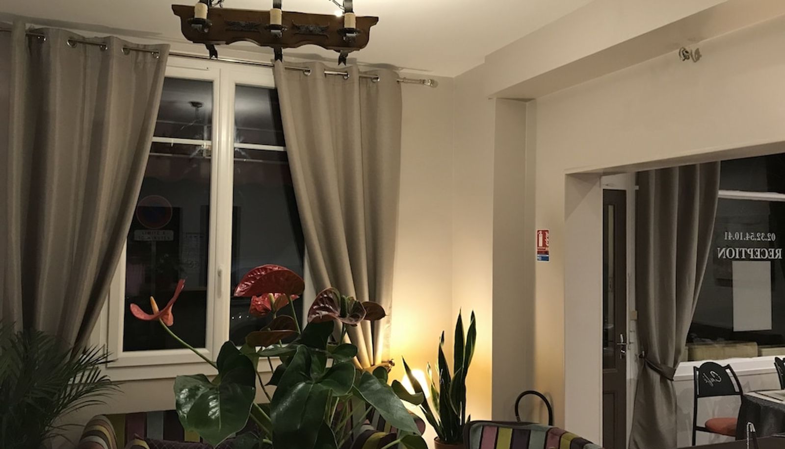 Recepción - Hôtel les Iris
