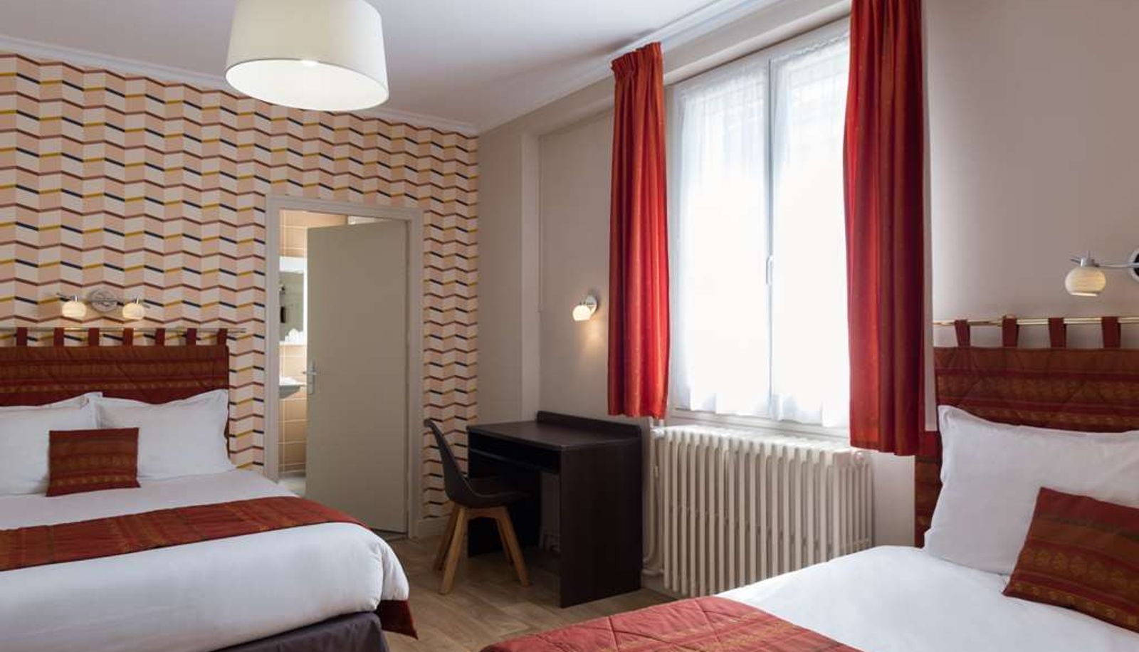Room - Auxerre  Hôtel Normandie The Originals Boutique