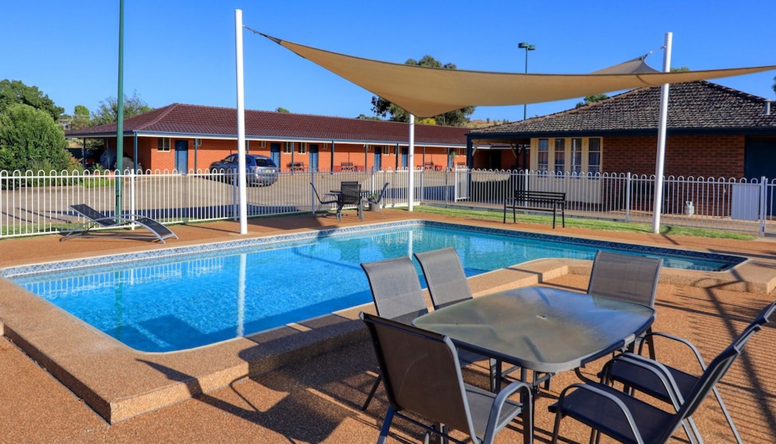Pool - Bushmans Motor Inn