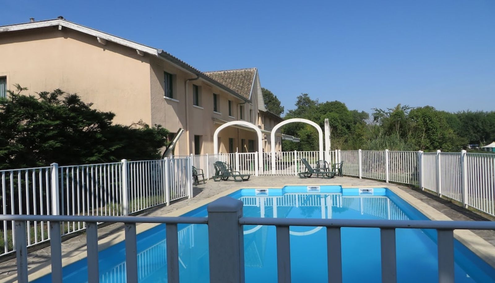 Piscine - N'Atura Hôtel