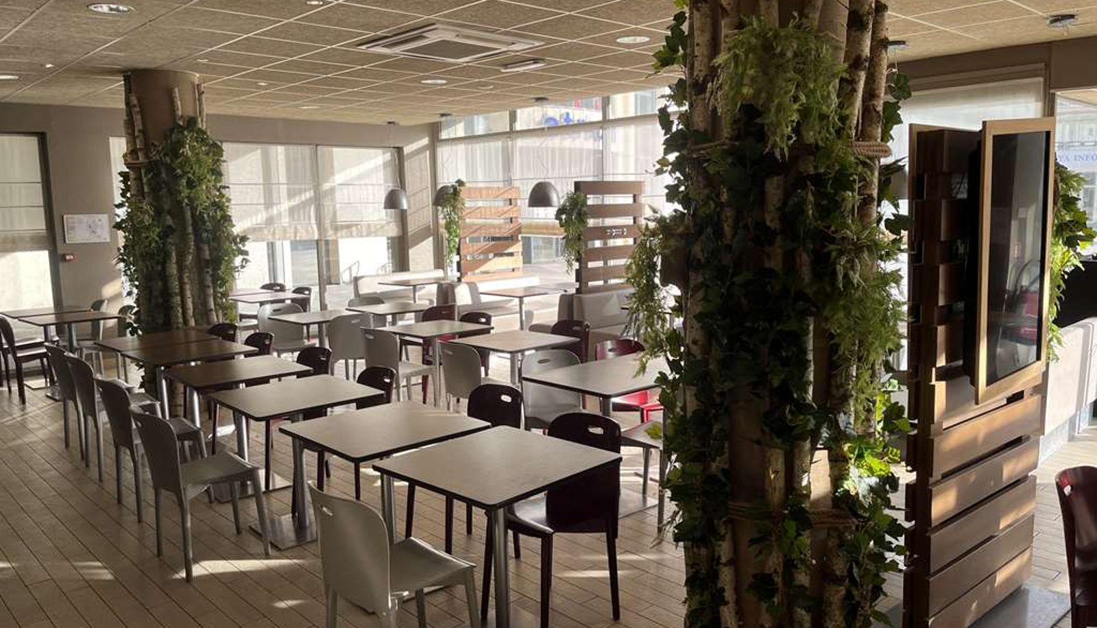Lobby - CAMPANILE PARIS OUEST - Chaville