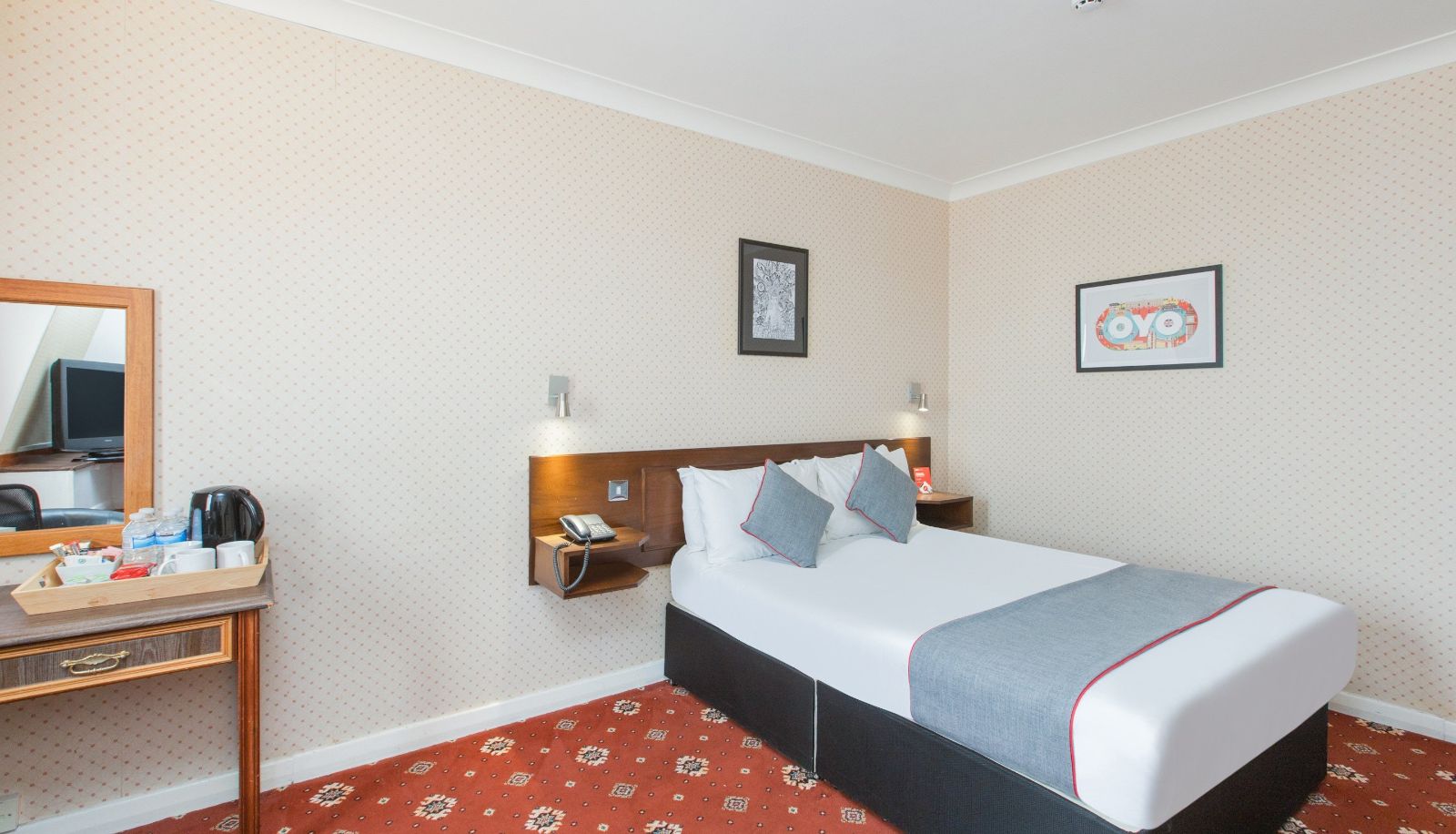 Camera - OYO Stade Court Hotel