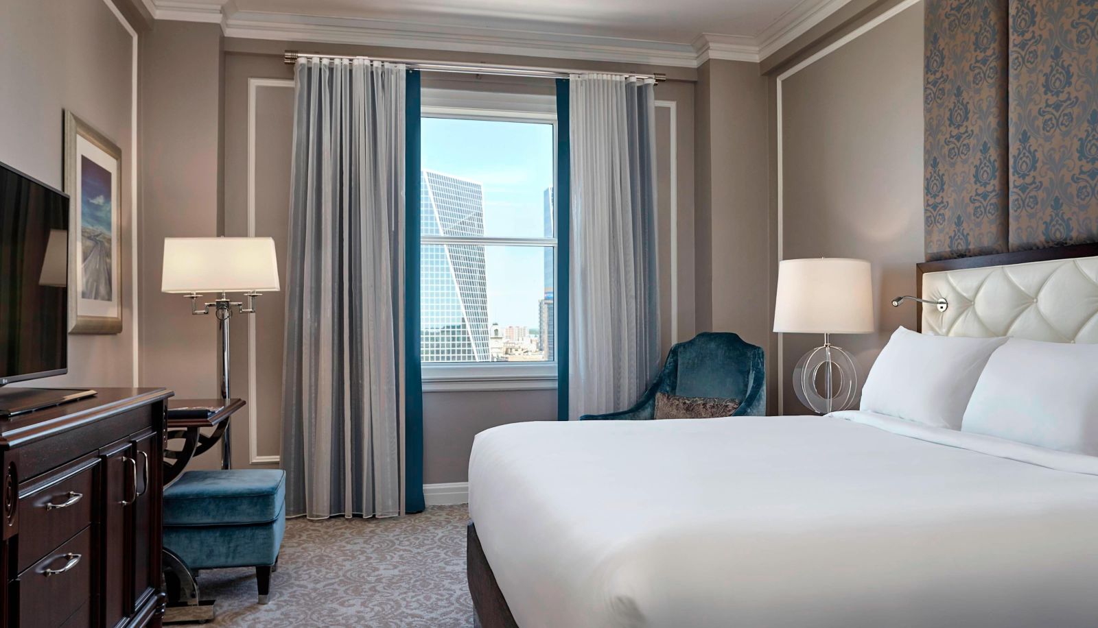 Room - The Hotel Saskatchewan Autograph Collection