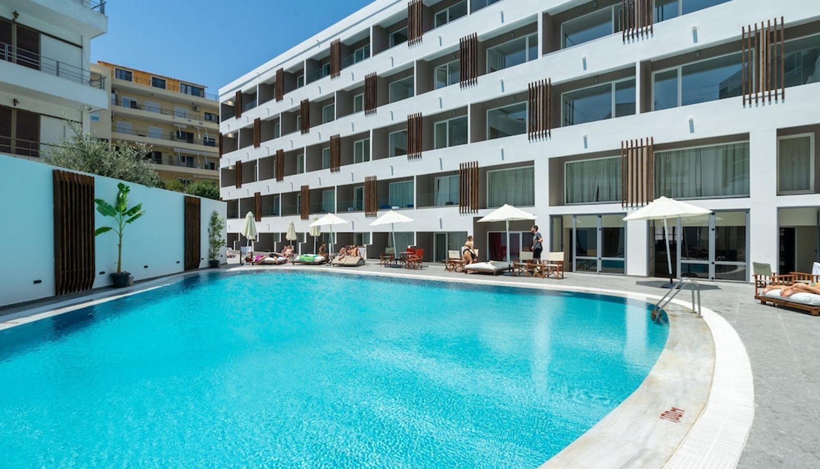 Piscina - Castellum Suites