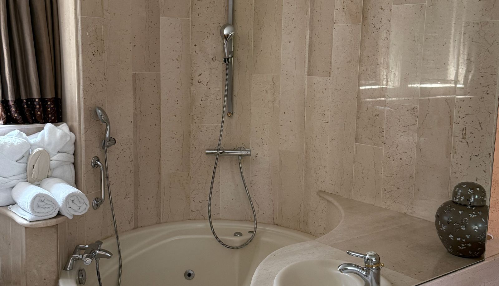 Kamer - Chateau d Adomenil