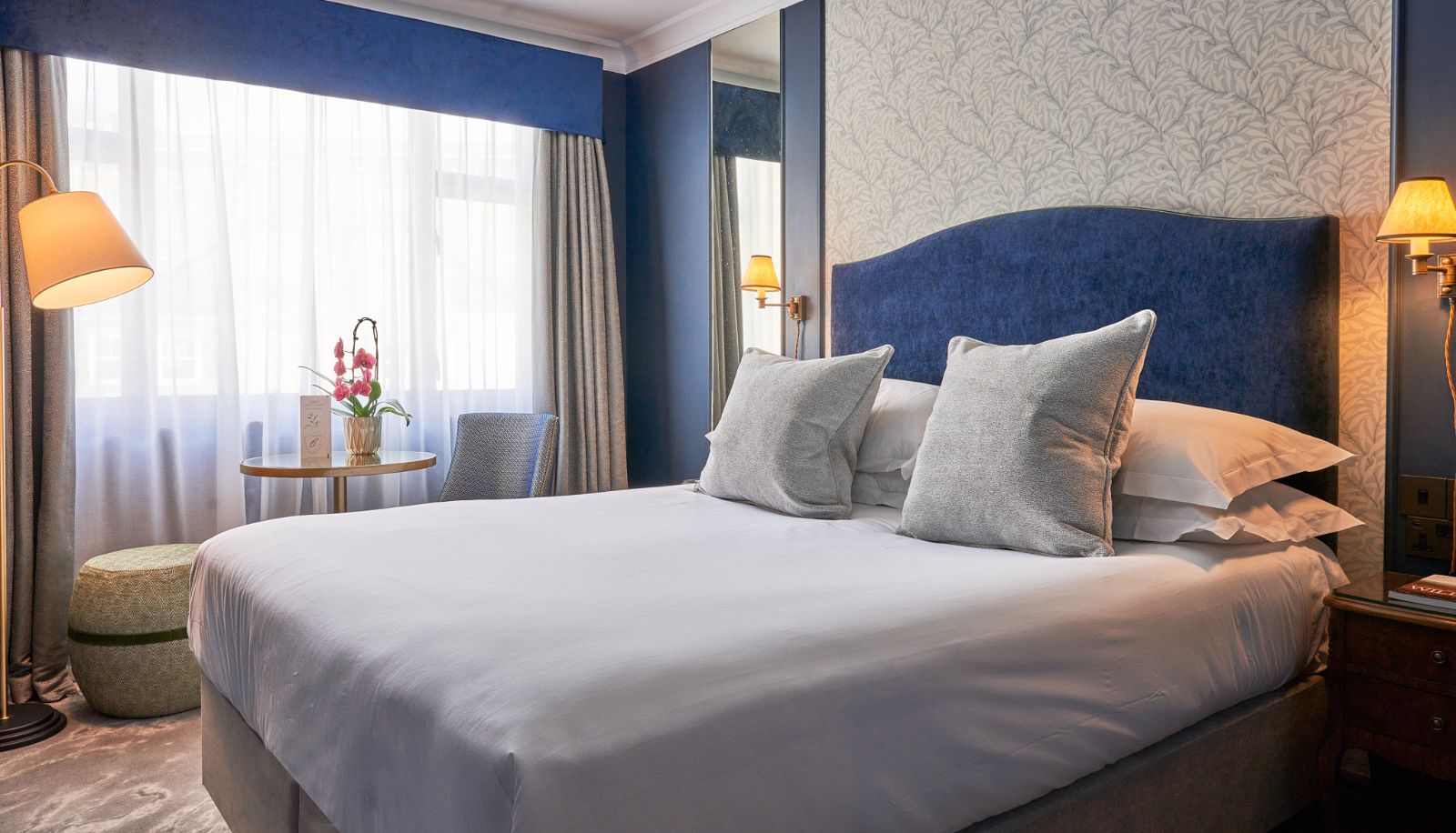 Room - Apartments & Townhouse The Capital Hotel