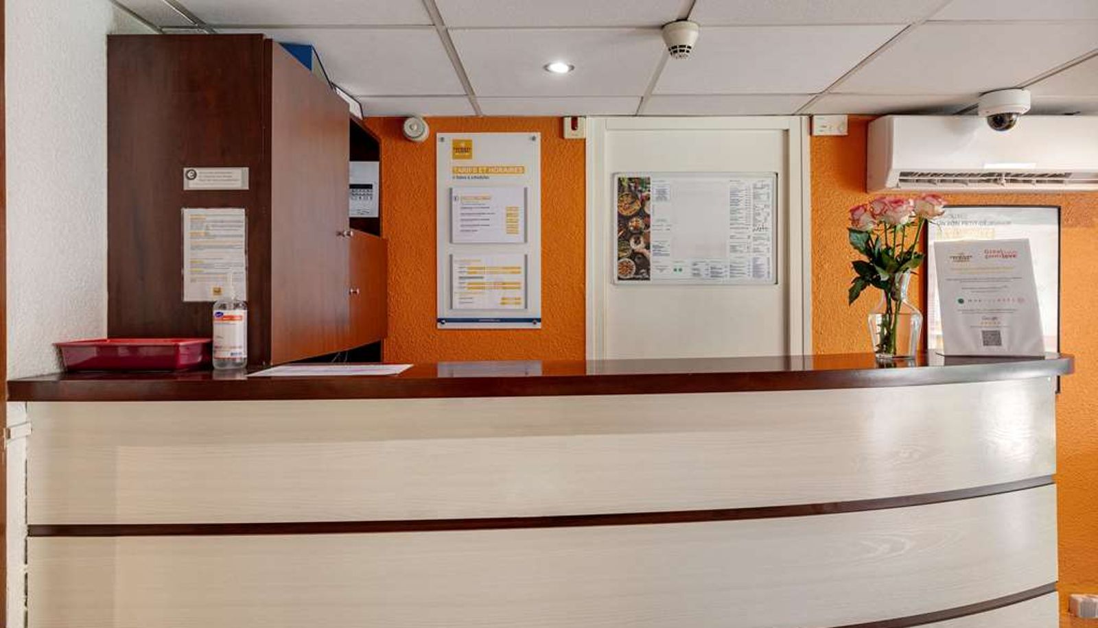 Hall - PREMIERE CLASSE BETHUNE - Fouquieres Les Bethune
