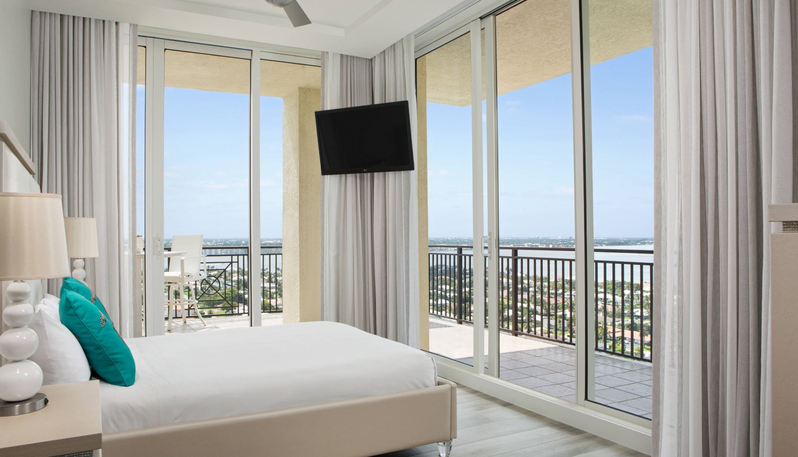 Zimmer - Palm Beach Marriott Singer Island Beach Resort and Spa