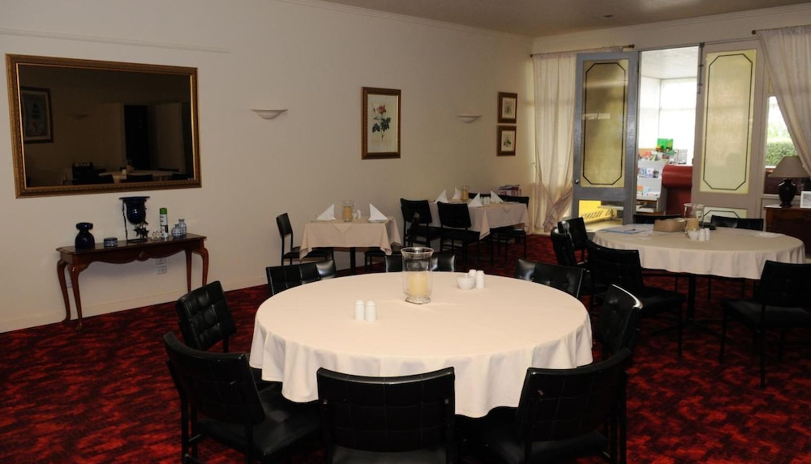 Restaurant - The Peninsula Motor Inn
