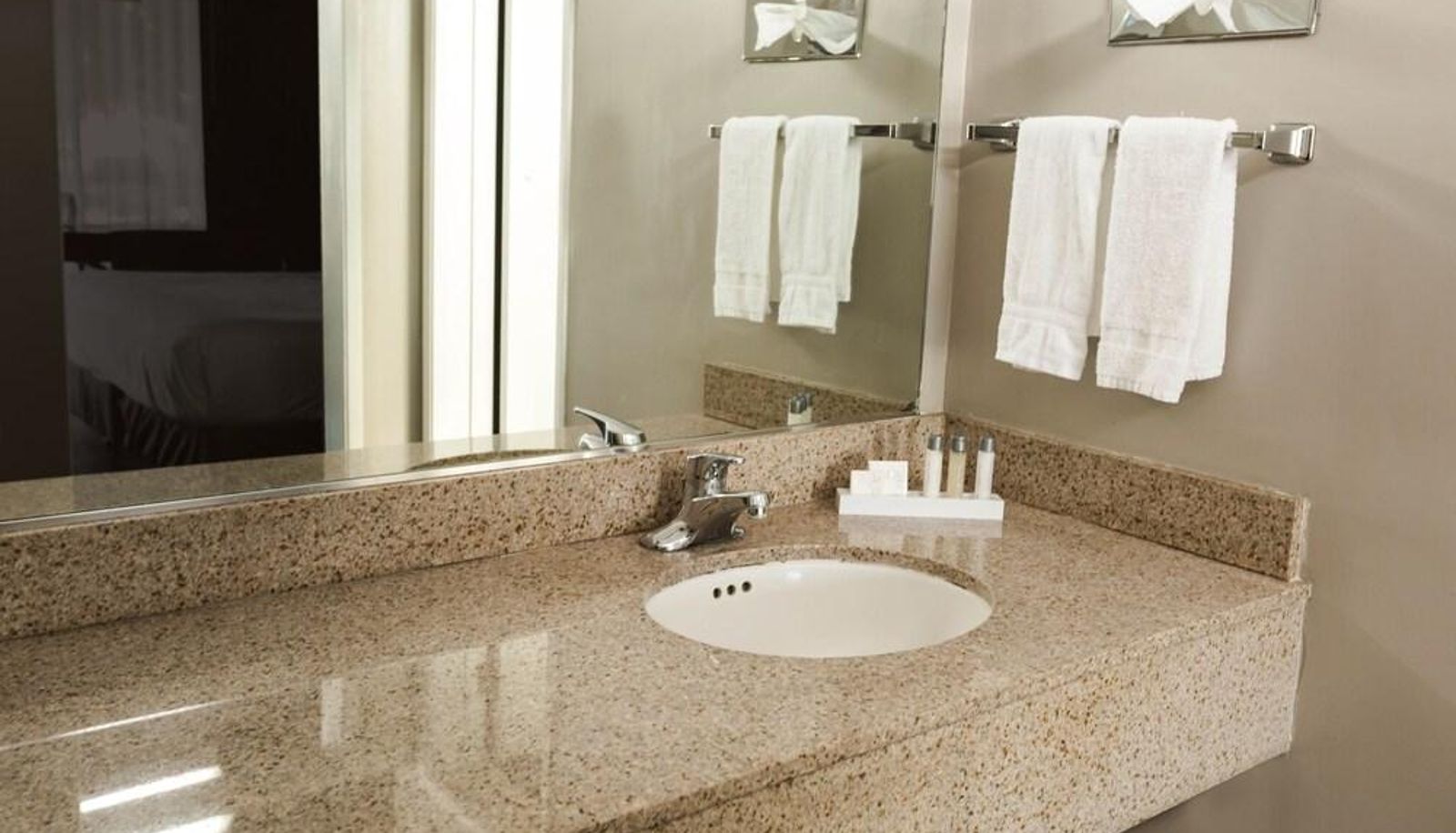 Superior room (double) - VAGABOND INN OXNARD