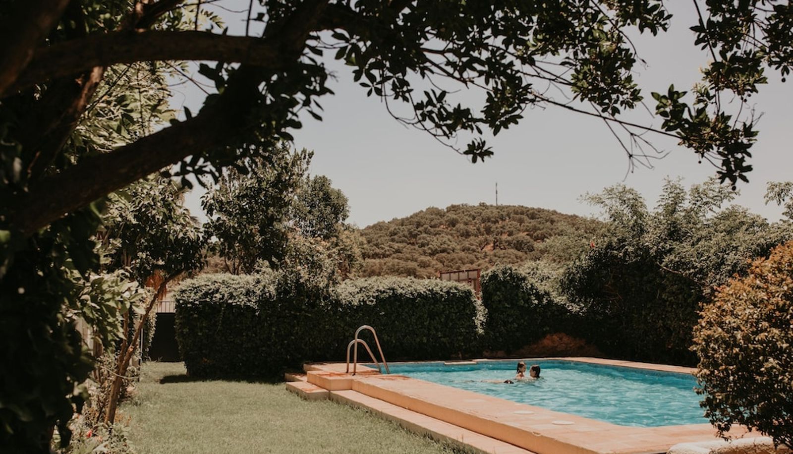 Piscina - Hotel Posada de Valdezufre