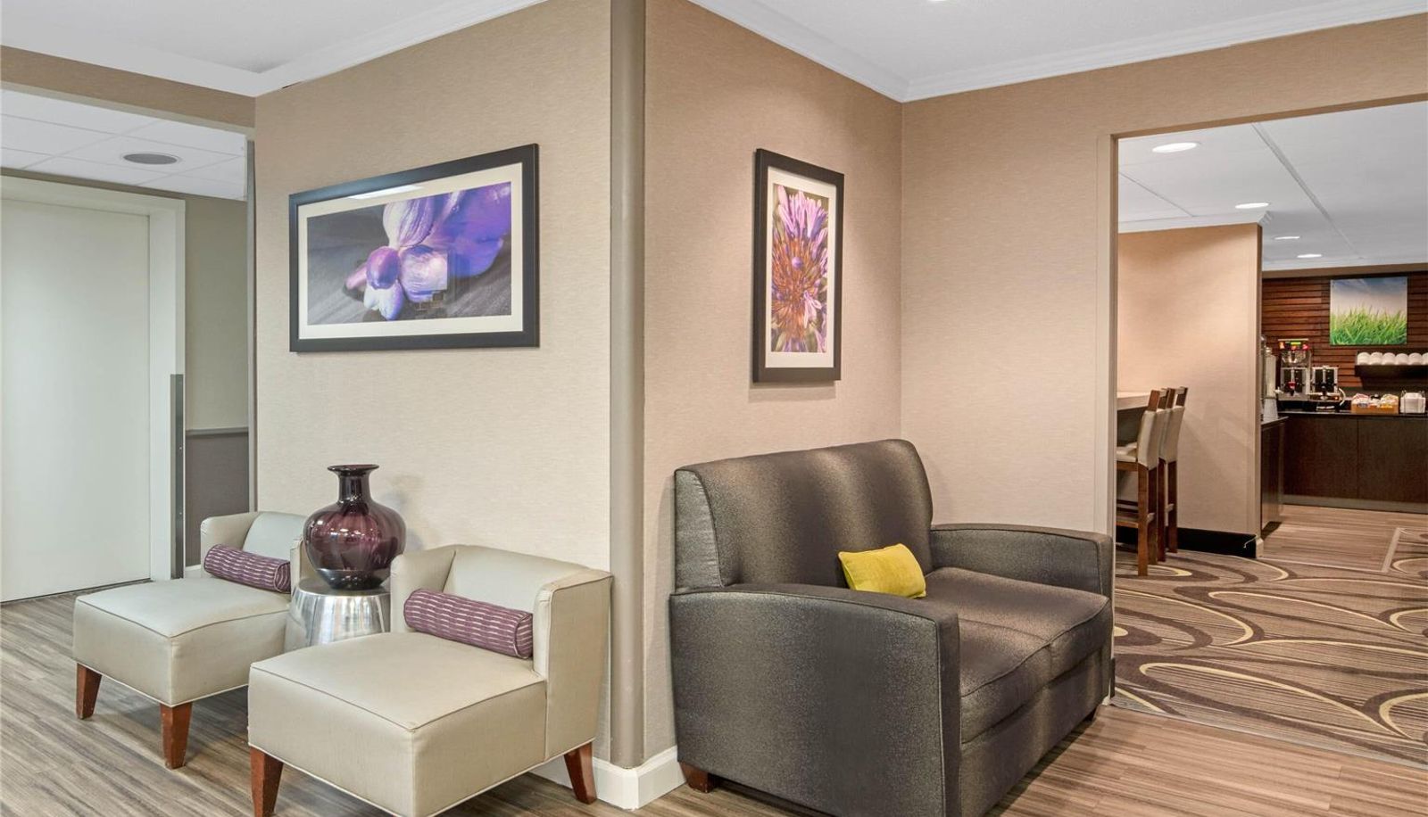 Sala - La Quinta Inn & Suites by Wyndham Baton Rouge Siegen Lane