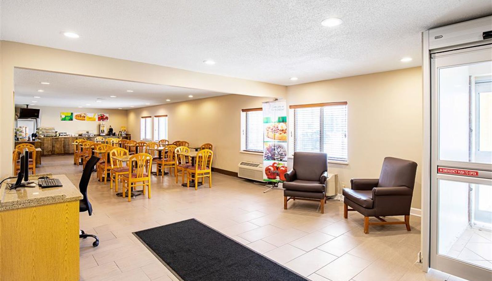 Lobby - Quality Inn Milwaukee Route 45