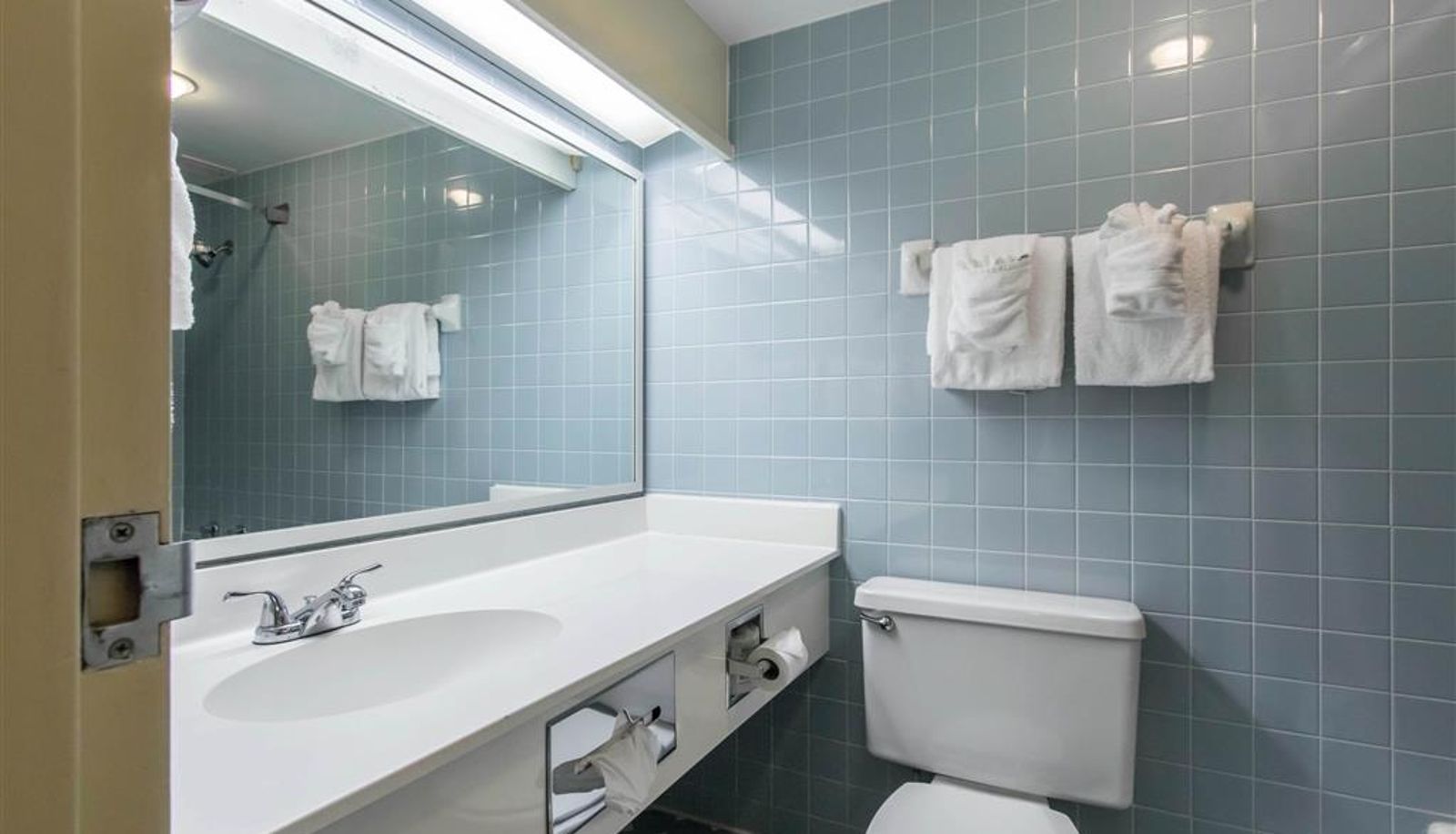 Room - Econo Lodge Inn & Suites Joplin