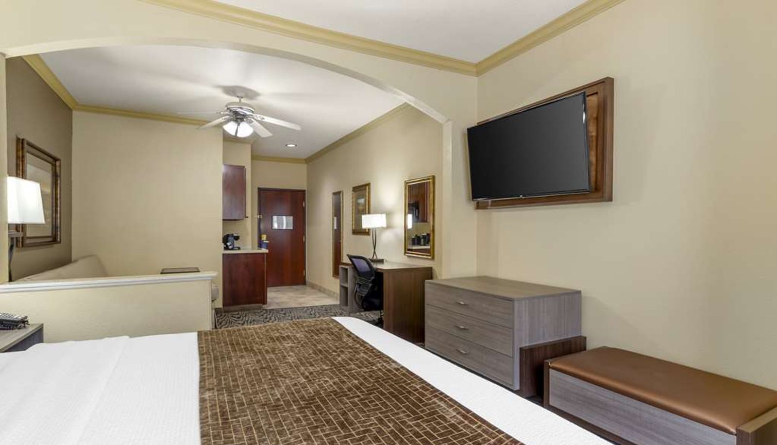 Suite - Best Western Plus Crown Colony Inn & Suites