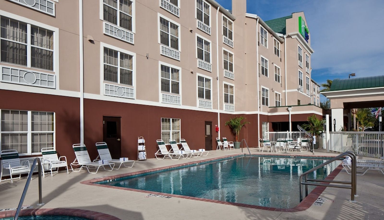 Piscina - Holiday Inn Express & Suites SARASOTA EAST - I-75 by IHG