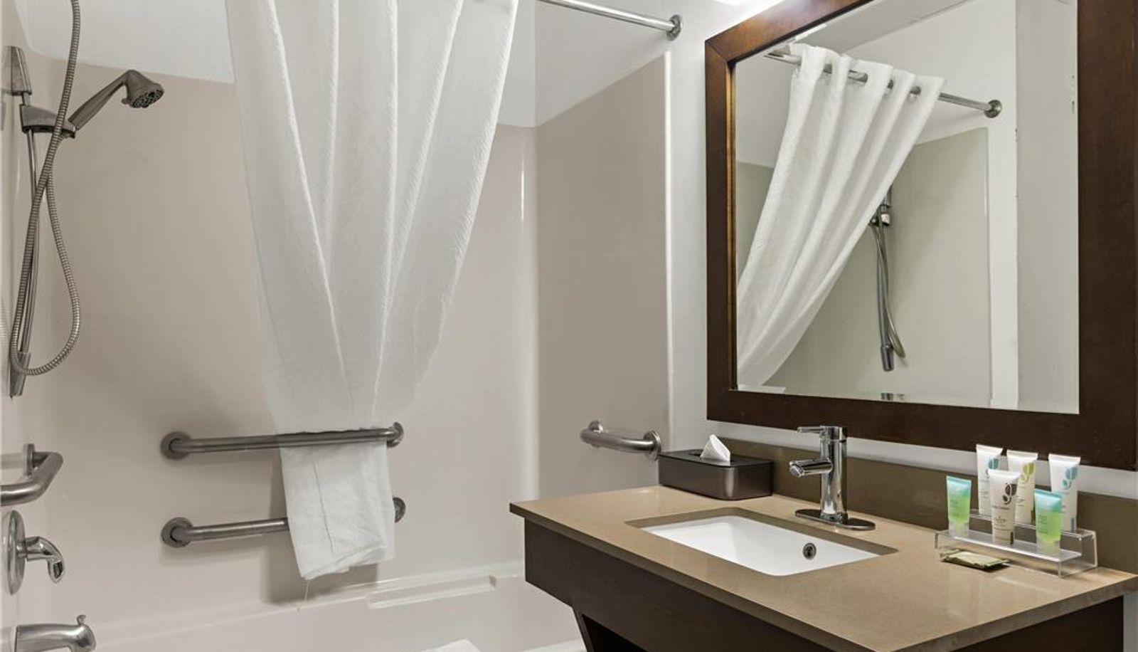 Room - Country Inn & Suites by Radisson Hinesville GA