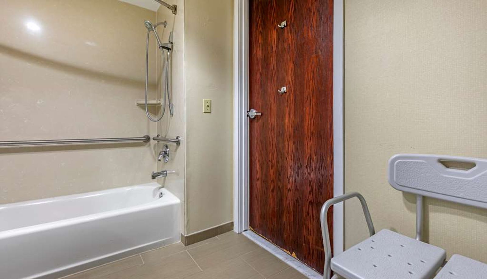 Camera - Comfort Suites Visalia - Convention Center