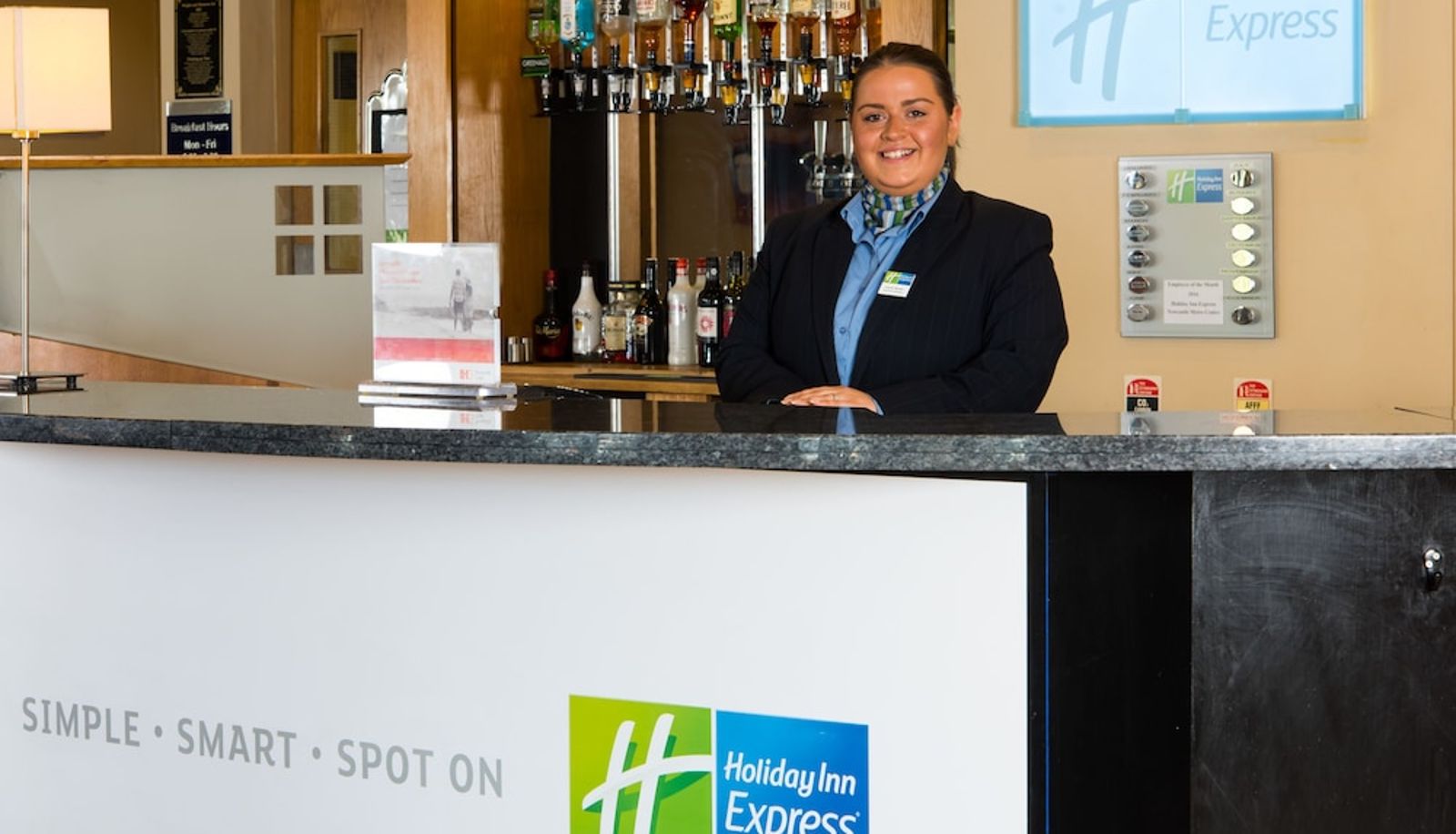 Recepción - Holiday Inn Express NEWCASTLE GATESHEAD by IHG