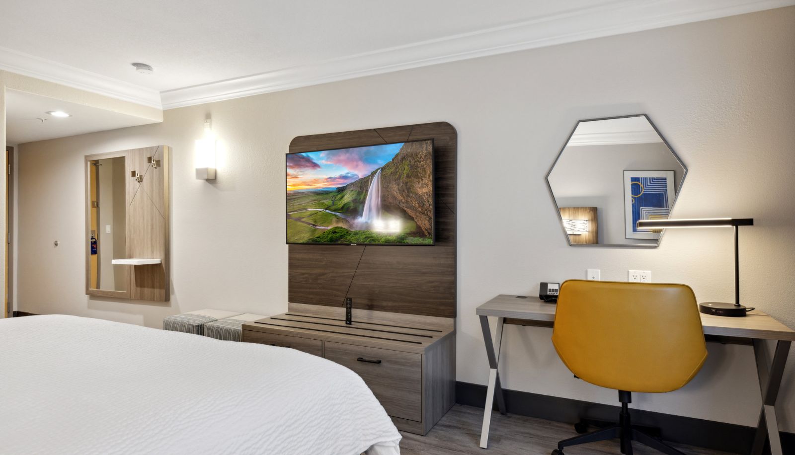 Room - Holiday Inn Express & Suites VACAVILLE by IHG