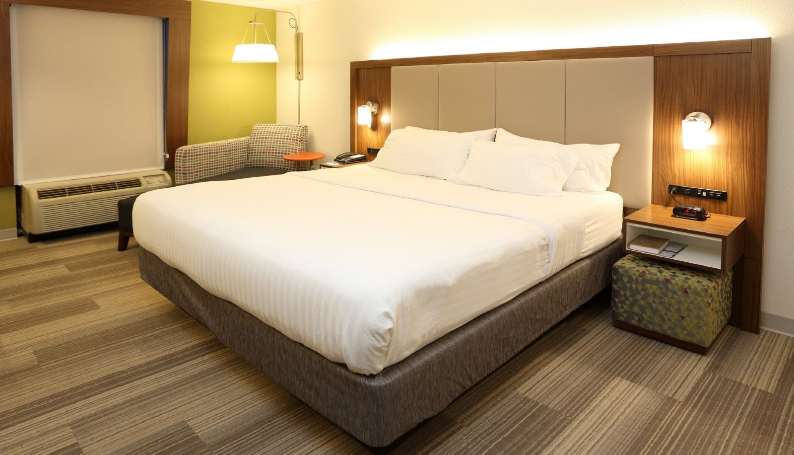 Room - Holiday Inn Express & Suites NEWPORT NEWS by IHG