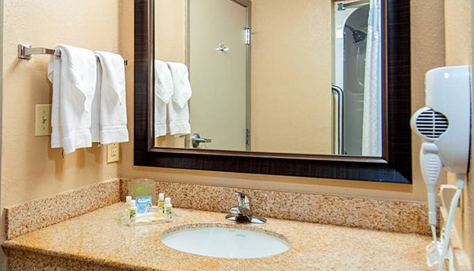 Room - Holiday Inn & Suites SLIDELL - NEW ORLEANS AREA by IHG