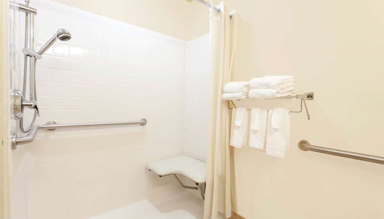 Room - Microtel Inn & Suites by Wyndham Gulf Shores