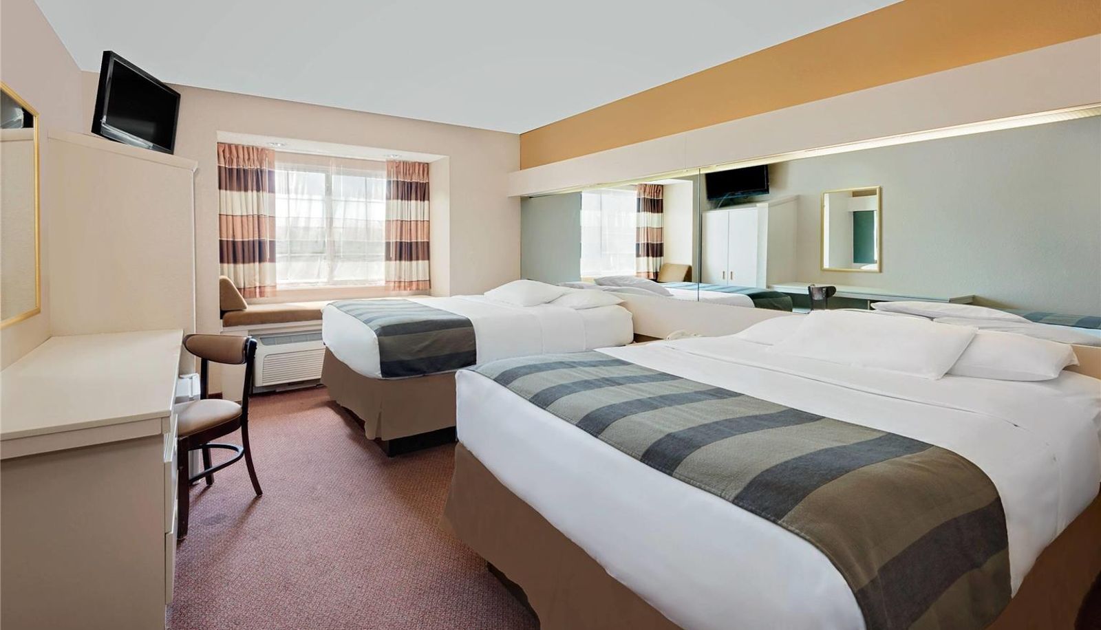 Room - Microtel Inn & Suites by Wyndham Joplin
