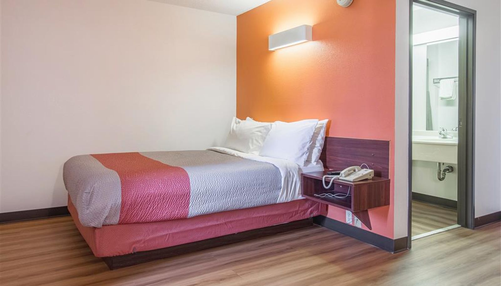Room - MOTEL 6 STREETSBORO OH
