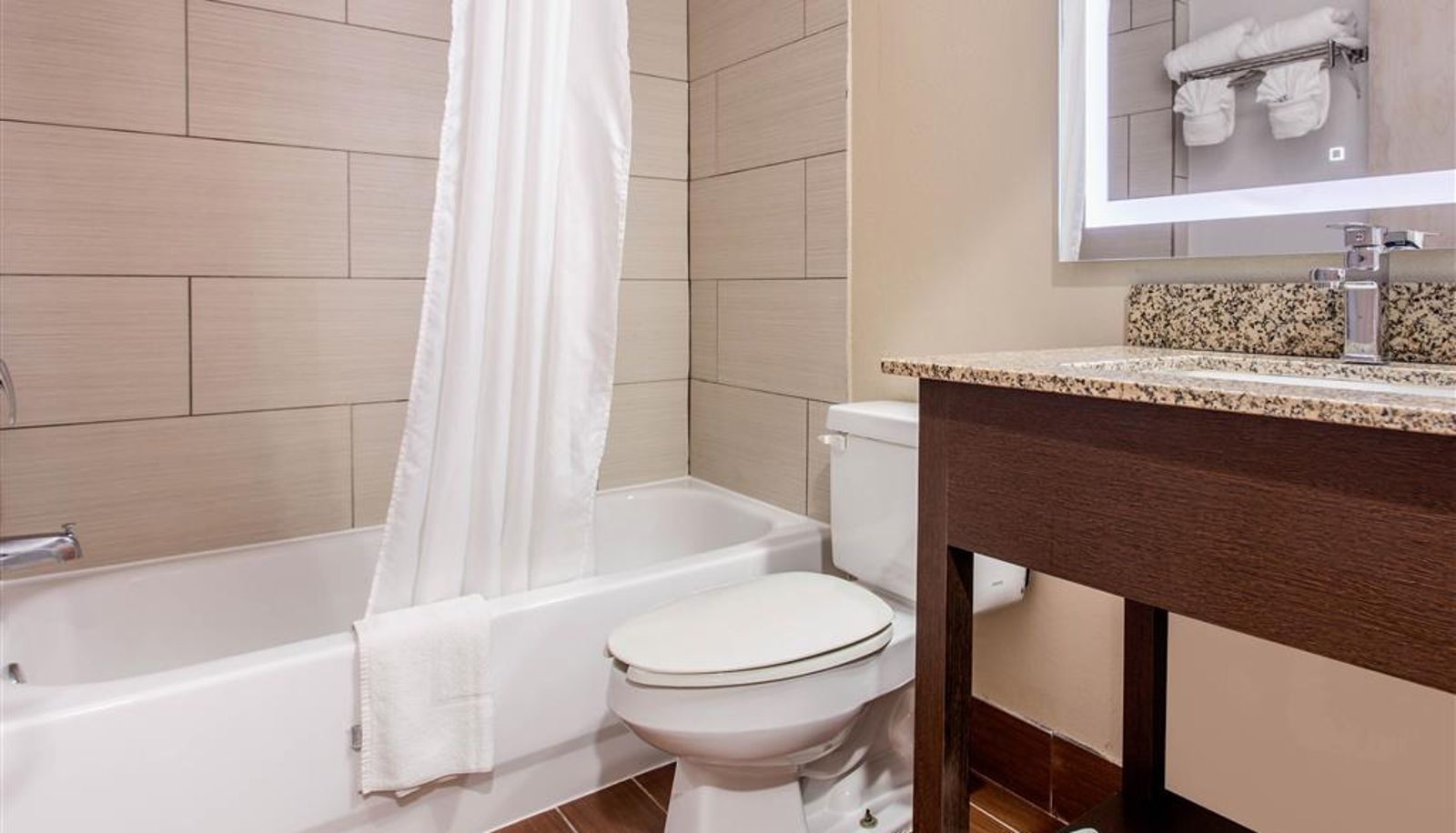 Zimmer - Quality Inn & Suites Myrtle Beach near Outlets