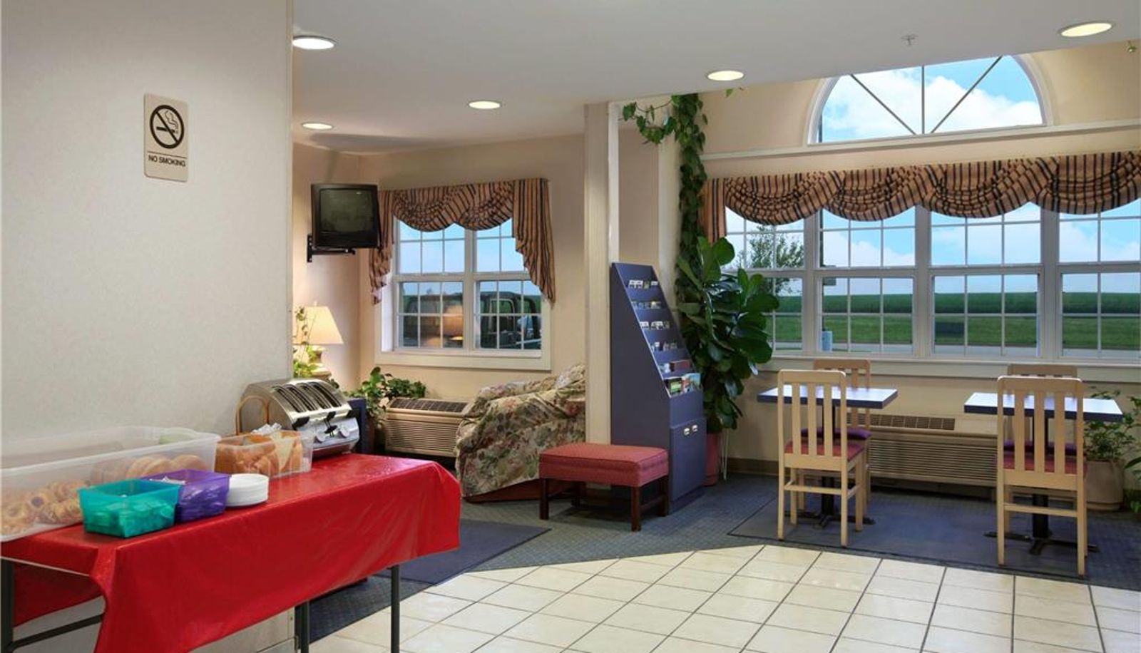 Interior view - Microtel Inn by Wyndham Champaign