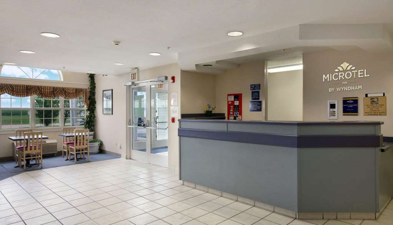 Lobby - Microtel Inn by Wyndham Champaign