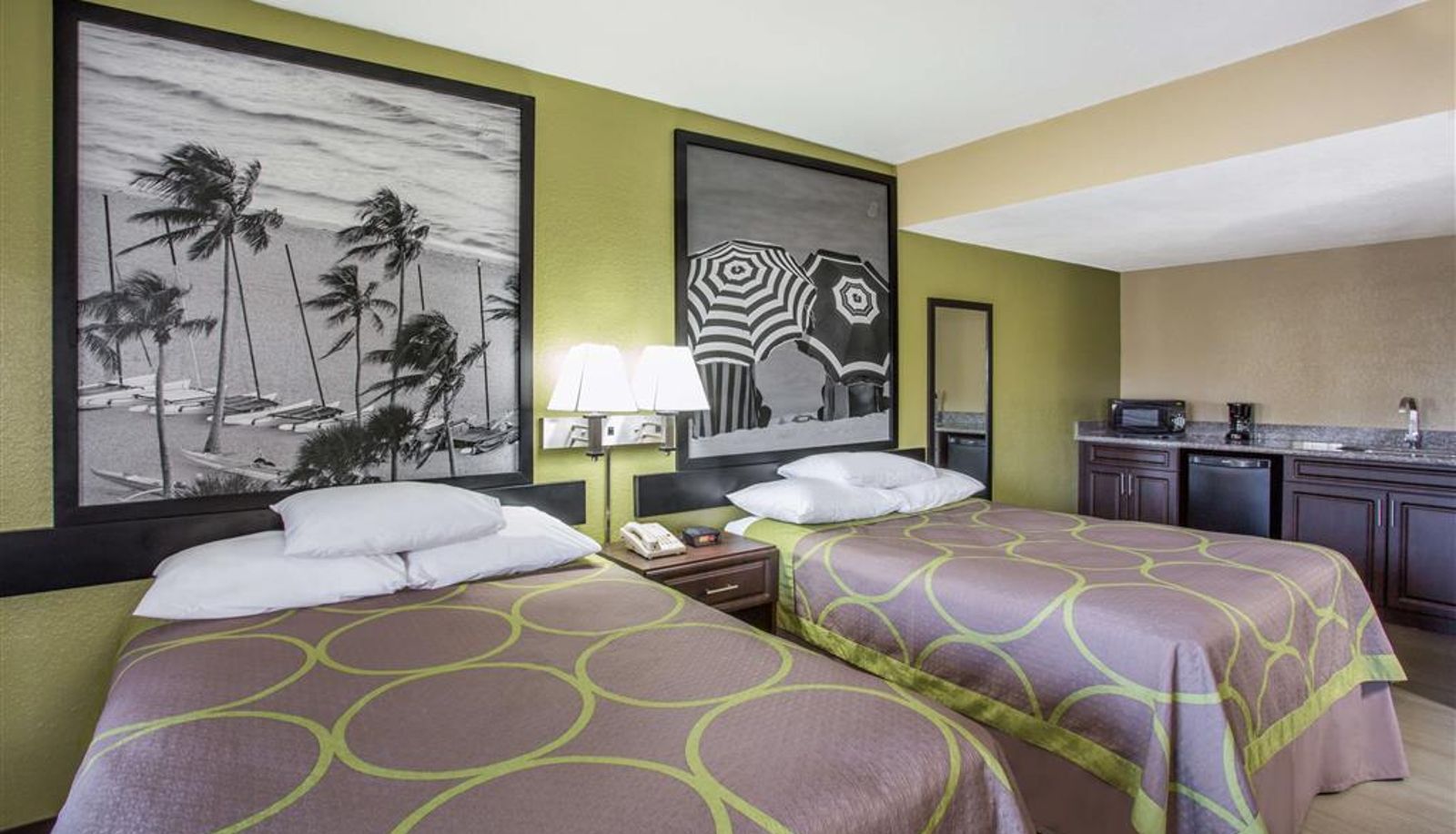 Zimmer - Super 8 by Wyndham Sarasota Near Siesta Key