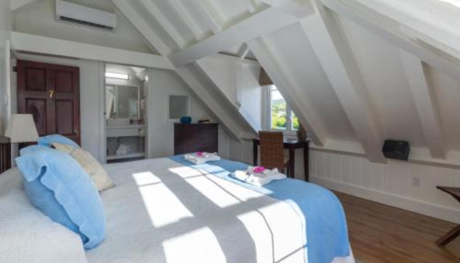 Camera - Admiral's Inn and Gunpowder Suites